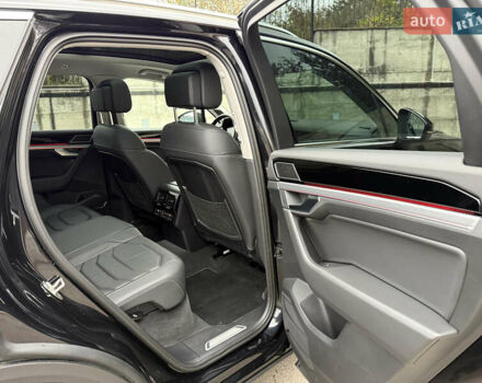 Черный Фольксваген Туарег, объемом двигателя 3 л и пробегом 105 тыс. км за 59500 $, фото 54 на Automoto.ua