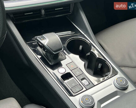 Черный Фольксваген Туарег, объемом двигателя 3 л и пробегом 70 тыс. км за 62900 $, фото 43 на Automoto.ua