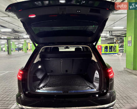 Черный Фольксваген Туарег, объемом двигателя 2.99 л и пробегом 9 тыс. км за 64000 $, фото 33 на Automoto.ua