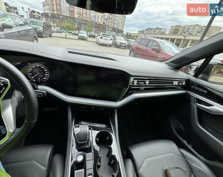 Черный Фольксваген Туарег, объемом двигателя 3 л и пробегом 115 тыс. км за 67000 $, фото 7 на Automoto.ua