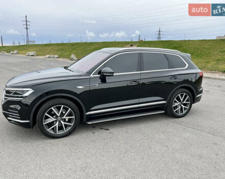Черный Фольксваген Туарег, объемом двигателя 2.97 л и пробегом 39 тыс. км за 62500 $, фото 3 на Automoto.ua