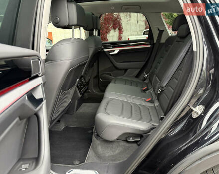 Черный Фольксваген Туарег, объемом двигателя 3 л и пробегом 105 тыс. км за 59500 $, фото 70 на Automoto.ua