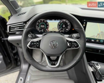 Чорний Фольксваген Туарег, об'ємом двигуна 3 л та пробігом 143 тис. км за 57900 $, фото 52 на Automoto.ua