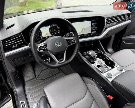 Чорний Фольксваген Туарег, об'ємом двигуна 3 л та пробігом 143 тис. км за 57900 $, фото 43 на Automoto.ua