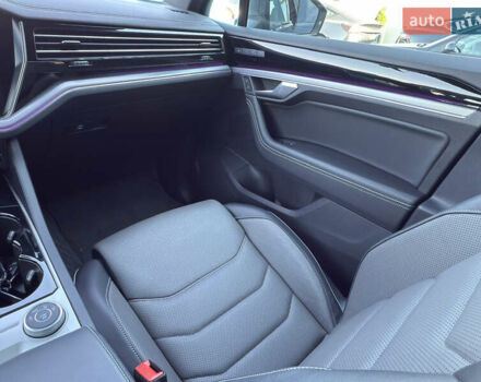 Черный Фольксваген Туарег, объемом двигателя 3 л и пробегом 80 тыс. км за 64900 $, фото 17 на Automoto.ua