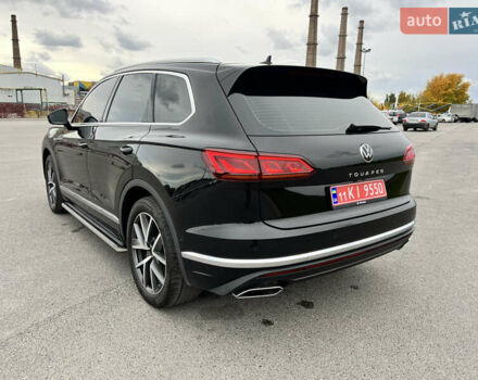 Черный Фольксваген Туарег, объемом двигателя 2.97 л и пробегом 39 тыс. км за 62500 $, фото 5 на Automoto.ua