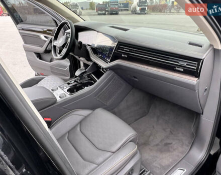 Черный Фольксваген Туарег, объемом двигателя 2.97 л и пробегом 39 тыс. км за 62500 $, фото 20 на Automoto.ua