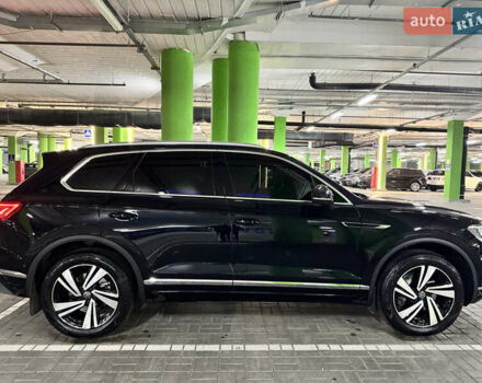 Черный Фольксваген Туарег, объемом двигателя 2.99 л и пробегом 9 тыс. км за 64000 $, фото 5 на Automoto.ua