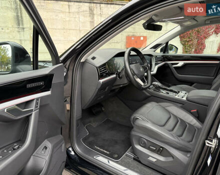 Черный Фольксваген Туарег, объемом двигателя 3 л и пробегом 105 тыс. км за 59500 $, фото 73 на Automoto.ua