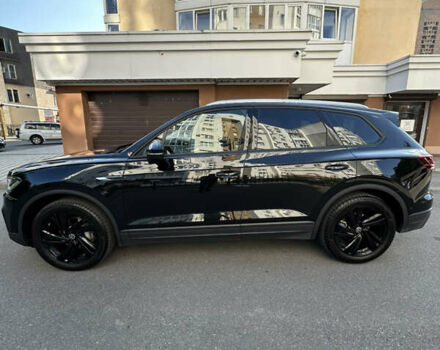 Чорний Фольксваген Туарег, об'ємом двигуна 3 л та пробігом 22 тис. км за 65500 $, фото 3 на Automoto.ua