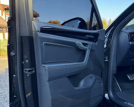 Черный Фольксваген Туарег, объемом двигателя 2.97 л и пробегом 30 тыс. км за 79500 $, фото 19 на Automoto.ua