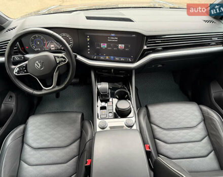 Черный Фольксваген Туарег, объемом двигателя 2.97 л и пробегом 105 тыс. км за 61500 $, фото 7 на Automoto.ua