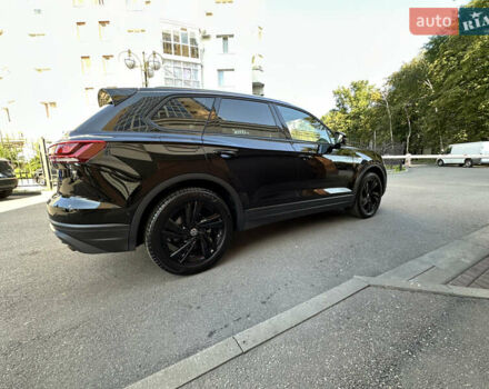 Чорний Фольксваген Туарег, об'ємом двигуна 3 л та пробігом 22 тис. км за 65500 $, фото 4 на Automoto.ua