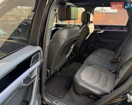 Чорний Фольксваген Туарег, об'ємом двигуна 2.97 л та пробігом 90 тис. км за 81383 $, фото 20 на Automoto.ua