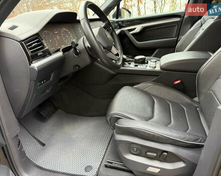 Черный Фольксваген Туарег, объемом двигателя 2.97 л и пробегом 105 тыс. км за 61500 $, фото 11 на Automoto.ua