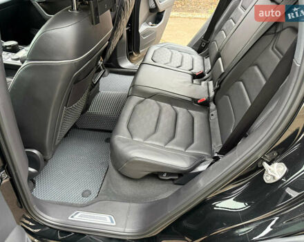 Черный Фольксваген Туарег, объемом двигателя 2.97 л и пробегом 105 тыс. км за 61500 $, фото 12 на Automoto.ua