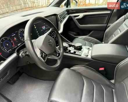 Черный Фольксваген Туарег, объемом двигателя 2.97 л и пробегом 105 тыс. км за 61500 $, фото 8 на Automoto.ua