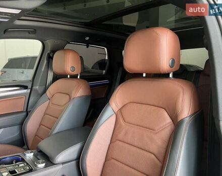 Черный Фольксваген Туарег, объемом двигателя 2.97 л и пробегом 1 тыс. км за 83900 $, фото 17 на Automoto.ua