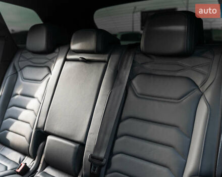 Черный Фольксваген Туарег, объемом двигателя 2.99 л и пробегом 27 тыс. км за 85500 $, фото 31 на Automoto.ua