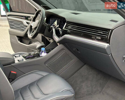 Черный Фольксваген Туарег, объемом двигателя 2.99 л и пробегом 18 тыс. км за 82999 $, фото 33 на Automoto.ua