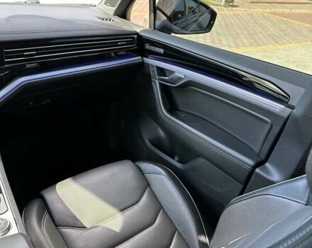 Чорний Фольксваген Туарег, об'ємом двигуна 3 л та пробігом 207 тис. км за 67500 $, фото 31 на Automoto.ua