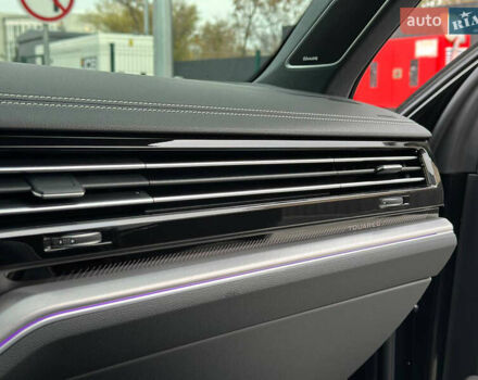 Черный Фольксваген Туарег, объемом двигателя 2.99 л и пробегом 18 тыс. км за 82999 $, фото 49 на Automoto.ua