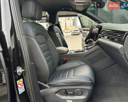 Черный Фольксваген Туарег, объемом двигателя 2.99 л и пробегом 18 тыс. км за 82999 $, фото 39 на Automoto.ua