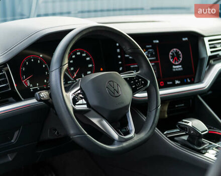 Черный Фольксваген Туарег, объемом двигателя 2.99 л и пробегом 27 тыс. км за 85500 $, фото 19 на Automoto.ua