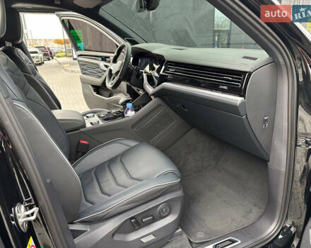 Черный Фольксваген Туарег, объемом двигателя 2.99 л и пробегом 18 тыс. км за 82999 $, фото 37 на Automoto.ua