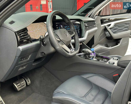 Черный Фольксваген Туарег, объемом двигателя 2.99 л и пробегом 18 тыс. км за 82999 $, фото 10 на Automoto.ua