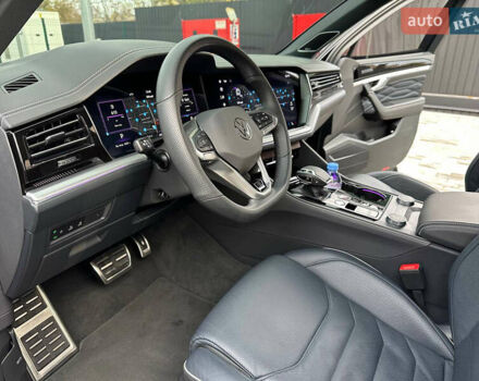 Черный Фольксваген Туарег, объемом двигателя 2.99 л и пробегом 18 тыс. км за 82999 $, фото 14 на Automoto.ua