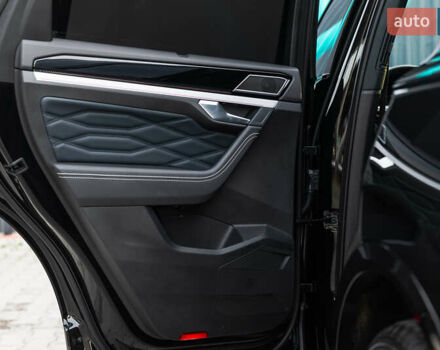 Черный Фольксваген Туарег, объемом двигателя 2.99 л и пробегом 27 тыс. км за 85500 $, фото 30 на Automoto.ua