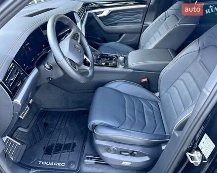 Черный Фольксваген Туарег, объемом двигателя 2.97 л и пробегом 4 тыс. км за 92900 $, фото 49 на Automoto.ua