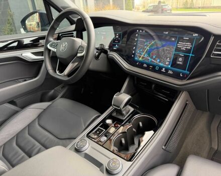 Чорний Фольксваген Туарег, об'ємом двигуна 3 л та пробігом 16 тис. км за 65999 $, фото 2 на Automoto.ua