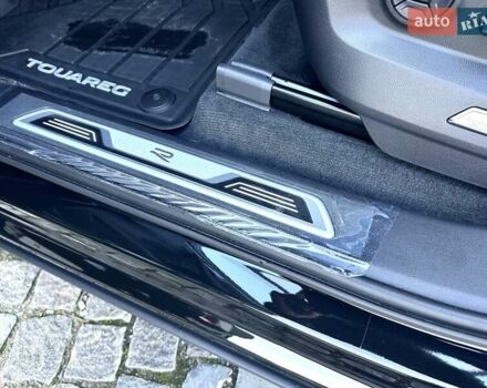 Черный Фольксваген Туарег, объемом двигателя 2.97 л и пробегом 4 тыс. км за 92900 $, фото 45 на Automoto.ua