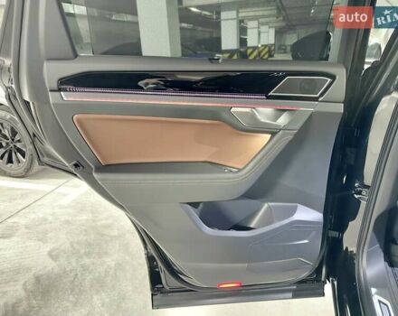 Черный Фольксваген Туарег, объемом двигателя 2.97 л и пробегом 2 тыс. км за 93000 $, фото 30 на Automoto.ua