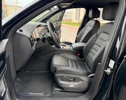 Чорний Фольксваген Туарег, об'ємом двигуна 3 л та пробігом 16 тис. км за 65999 $, фото 14 на Automoto.ua