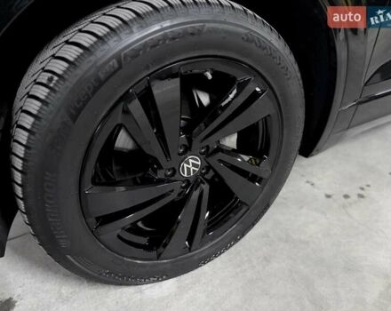 Черный Фольксваген Туарег, объемом двигателя 2.97 л и пробегом 2 тыс. км за 93000 $, фото 5 на Automoto.ua