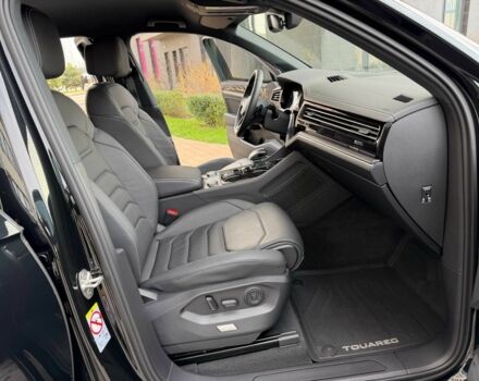 Чорний Фольксваген Туарег, об'ємом двигуна 3 л та пробігом 16 тис. км за 65999 $, фото 16 на Automoto.ua