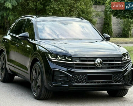 Черный Фольксваген Туарег, объемом двигателя 3 л и пробегом 4 тыс. км за 89950 $, фото 1 на Automoto.ua