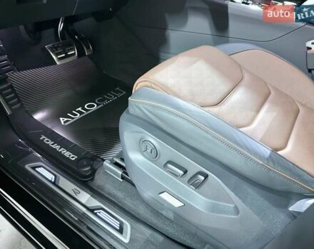 Черный Фольксваген Туарег, объемом двигателя 2.97 л и пробегом 2 тыс. км за 93000 $, фото 28 на Automoto.ua