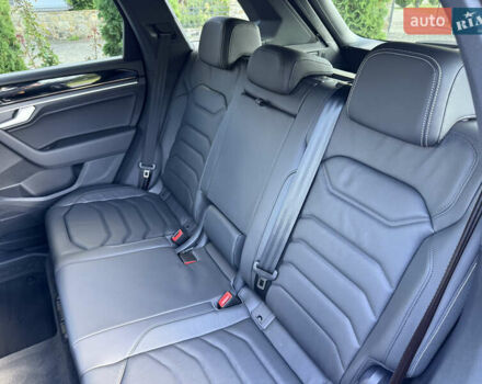 Чорний Фольксваген Туарег, об'ємом двигуна 2.97 л та пробігом 1 тис. км за 75000 $, фото 28 на Automoto.ua