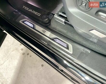 Черный Фольксваген Туарег, объемом двигателя 2.97 л и пробегом 2 тыс. км за 93000 $, фото 29 на Automoto.ua