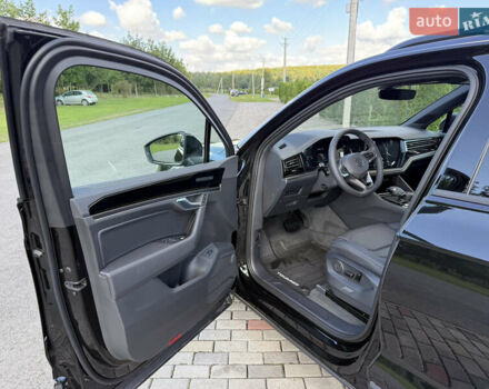 Чорний Фольксваген Туарег, об'ємом двигуна 2.97 л та пробігом 1 тис. км за 75000 $, фото 19 на Automoto.ua