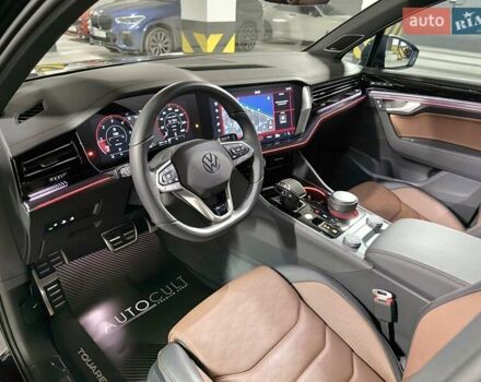 Черный Фольксваген Туарег, объемом двигателя 2.97 л и пробегом 2 тыс. км за 93000 $, фото 26 на Automoto.ua