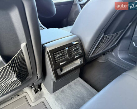 Чорний Фольксваген Туарег, об'ємом двигуна 2.97 л та пробігом 1 тис. км за 75000 $, фото 27 на Automoto.ua