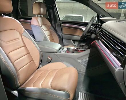 Черный Фольксваген Туарег, объемом двигателя 2.97 л и пробегом 2 тыс. км за 93000 $, фото 41 на Automoto.ua