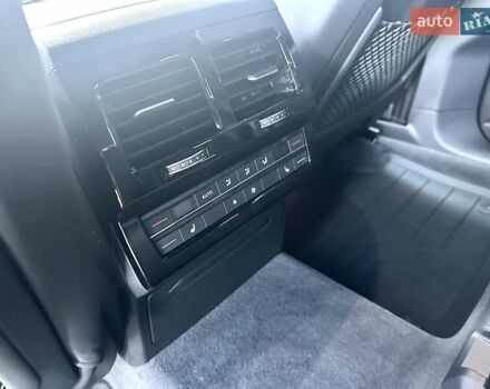 Черный Фольксваген Туарег, объемом двигателя 2.97 л и пробегом 4 тыс. км за 92900 $, фото 39 на Automoto.ua