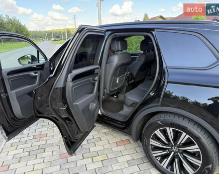 Чорний Фольксваген Туарег, об'ємом двигуна 2.97 л та пробігом 1 тис. км за 75000 $, фото 29 на Automoto.ua