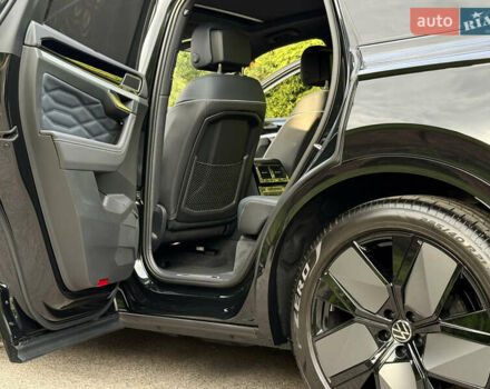 Черный Фольксваген Туарег, объемом двигателя 3 л и пробегом 4 тыс. км за 89950 $, фото 99 на Automoto.ua